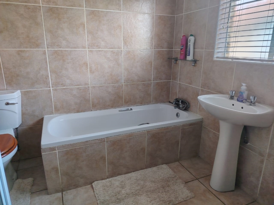3 Bedroom Property for Sale in Safari Gardens North West